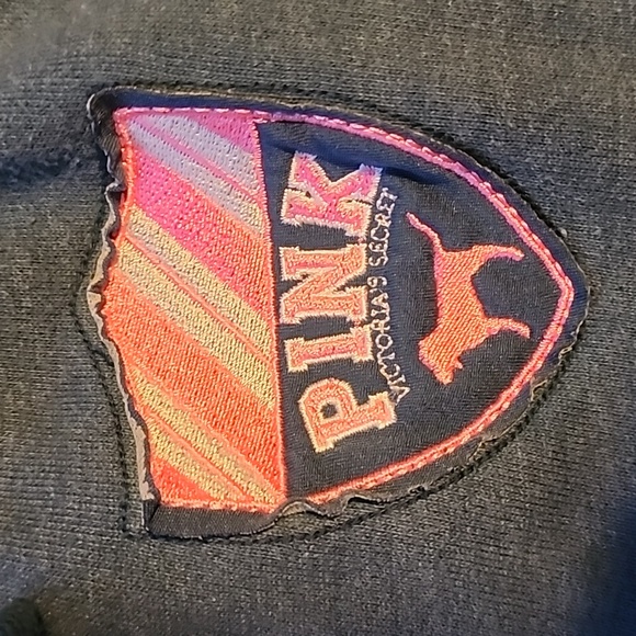 Pink hooded pullover sweatshirt and matching capris sweatpant. - Picture 4 of 11